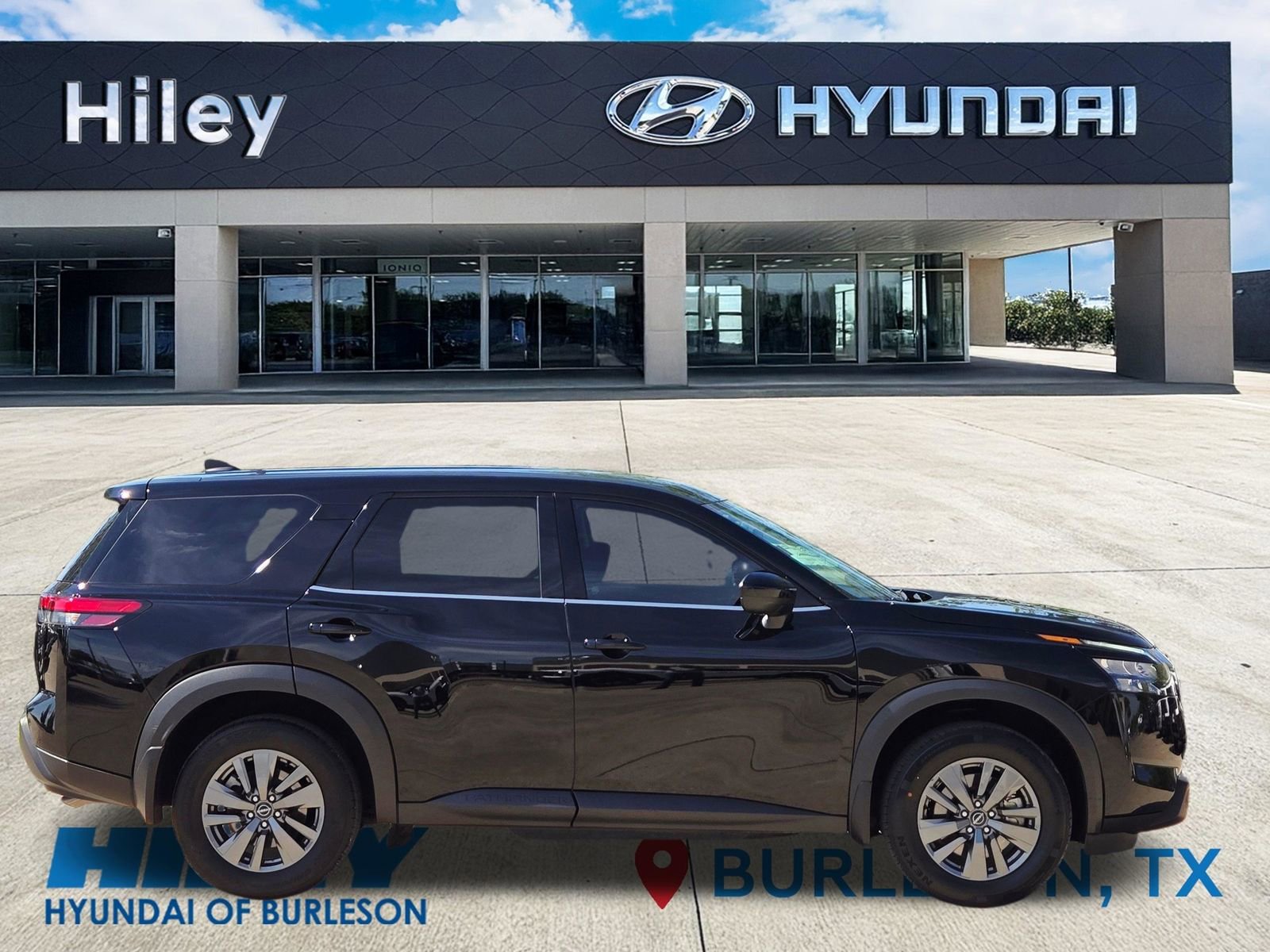 Used 2025 Nissan Pathfinder S image 3