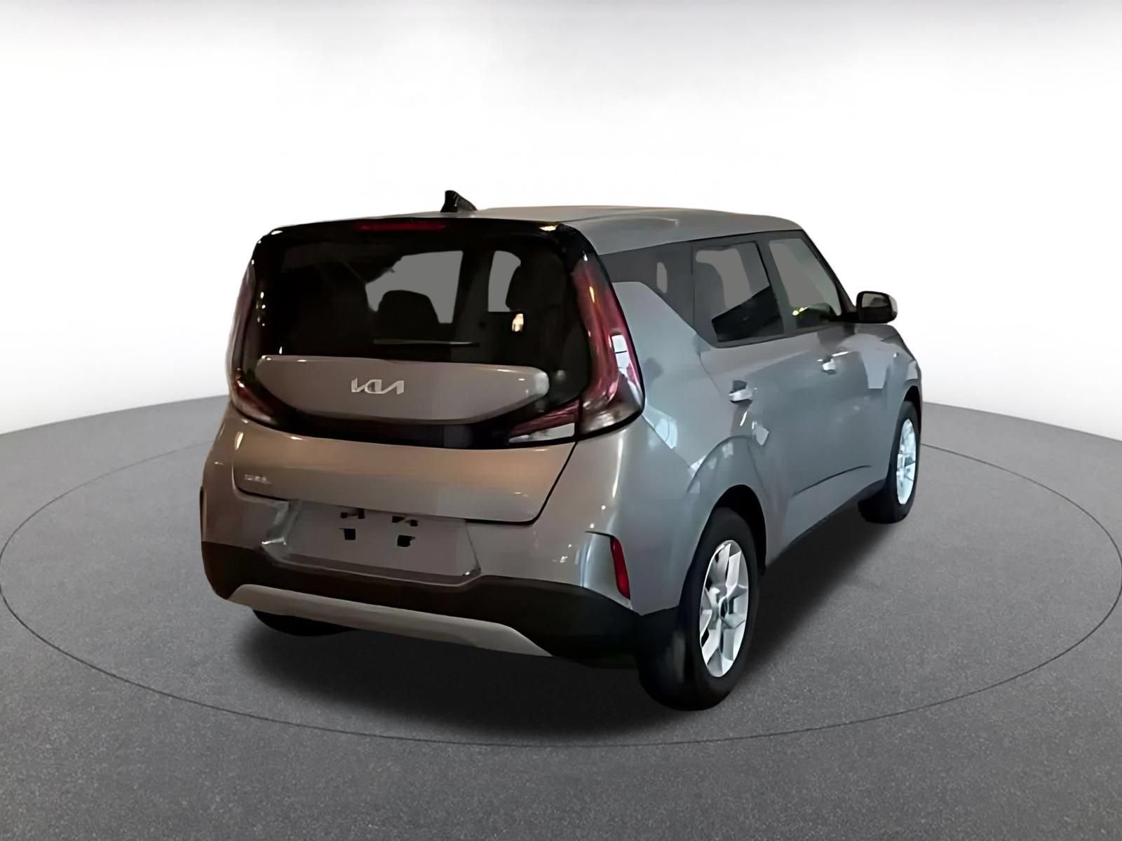 Used 2025 Kia Soul LX w/ LX Technology Package FWD image 10