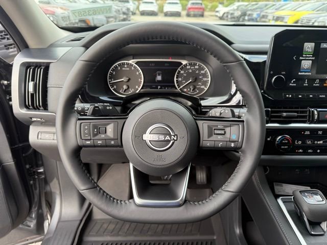 New 2025 Nissan Pathfinder SL w/ Black Appearance Package image 18