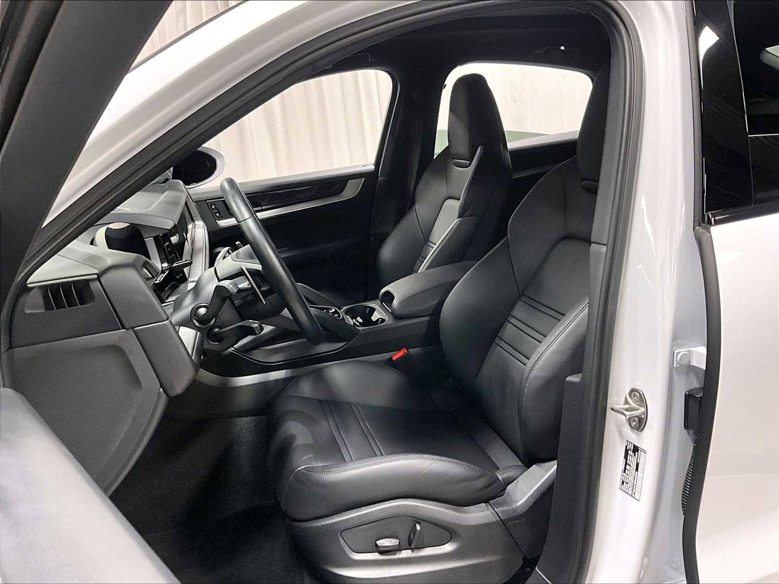 Used 2024 Porsche Cayenne S image 8