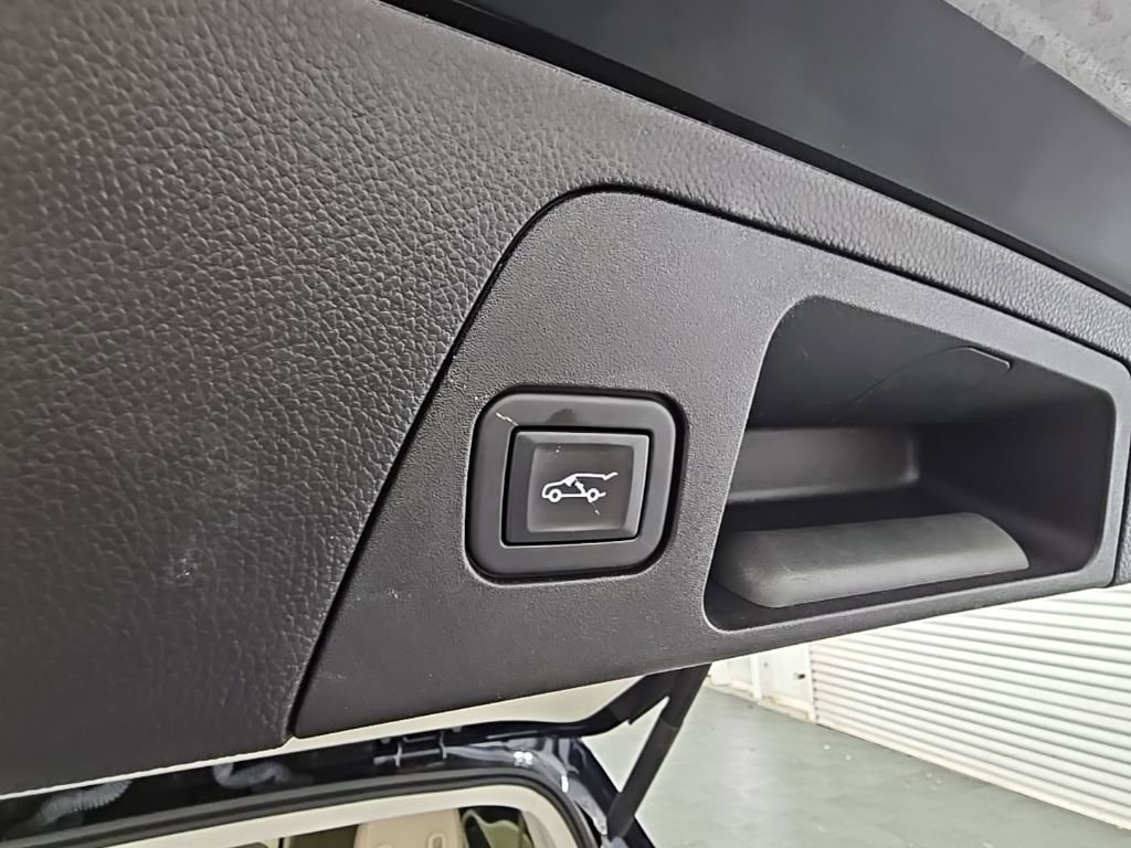 Used 2020 Buick Envision Essence w/ LPO, Cargo Package image 34