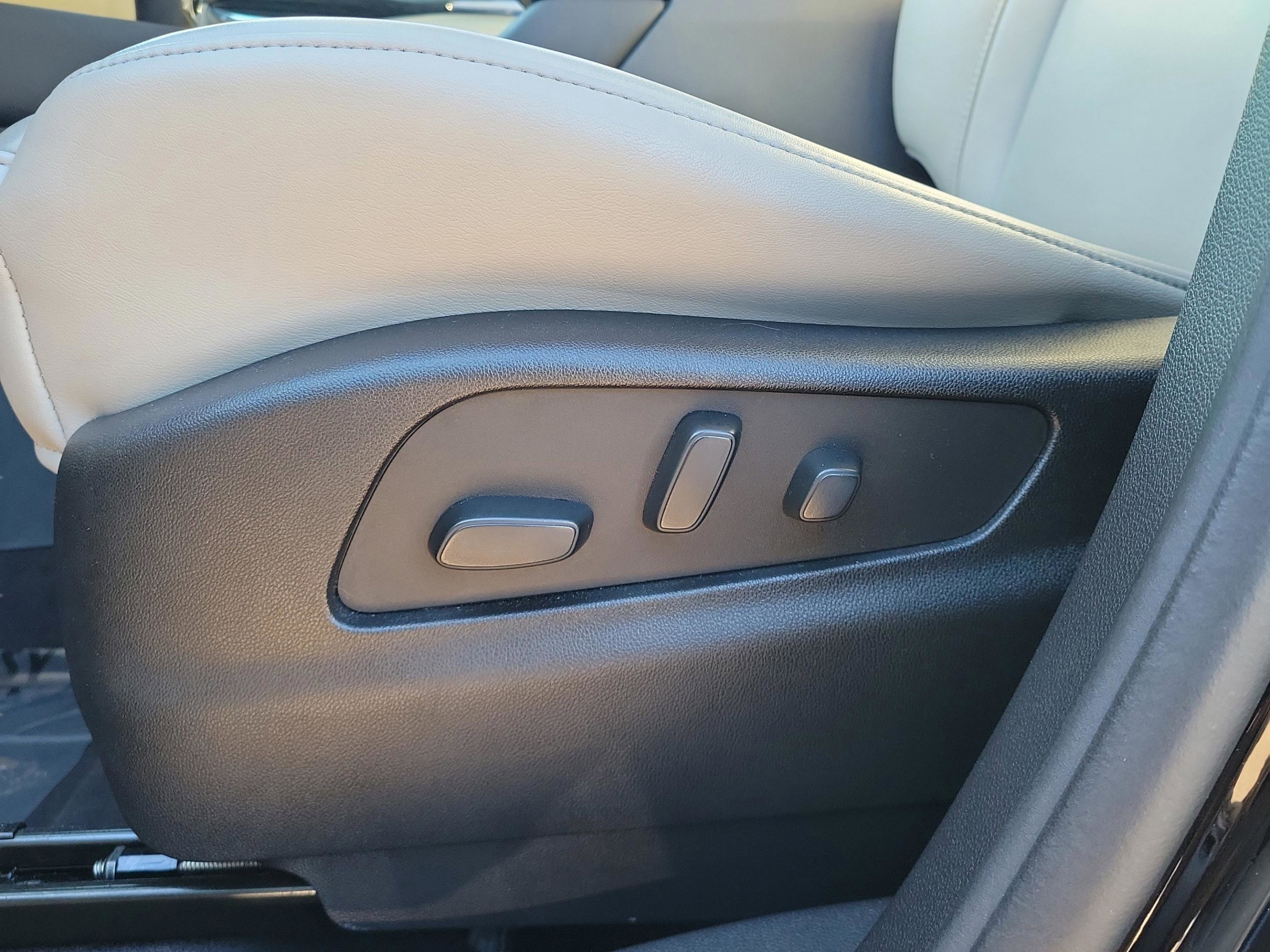 Used 2022 Cadillac XT4 Premium Luxury w/ Enhanced Visibility Package image 23