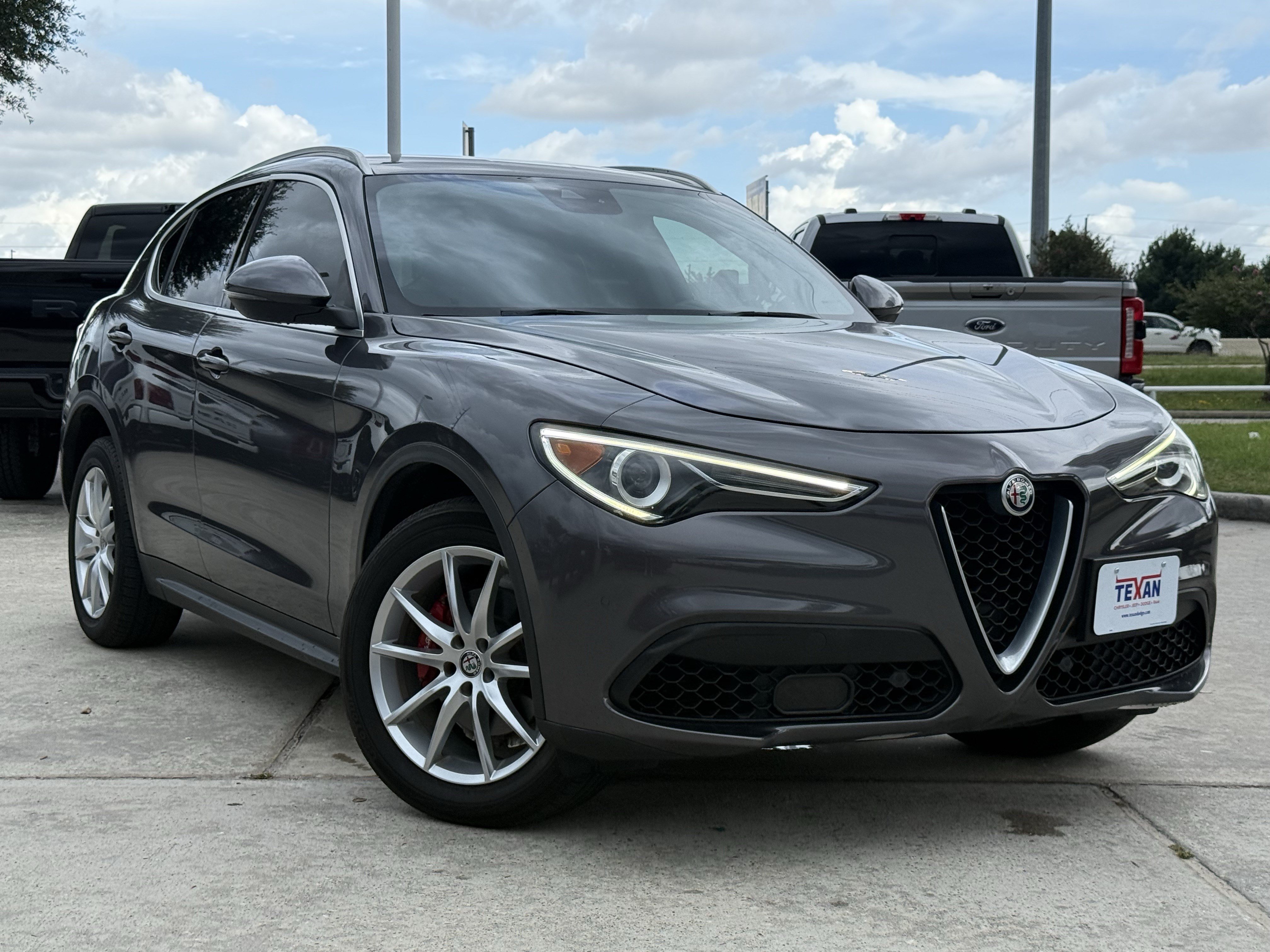Used 2018 Alfa Romeo Stelvio Ti AWD/4WD image 2