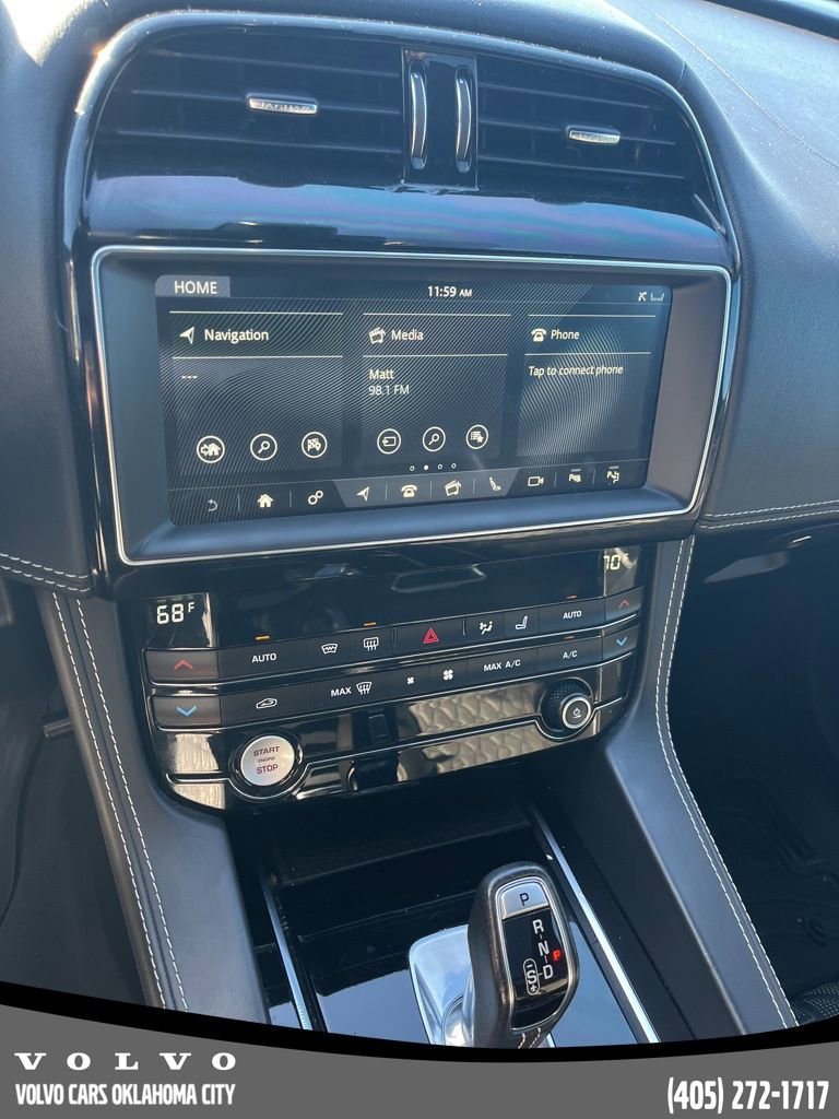 Used 2020 Jaguar F-PACE SVR image 12