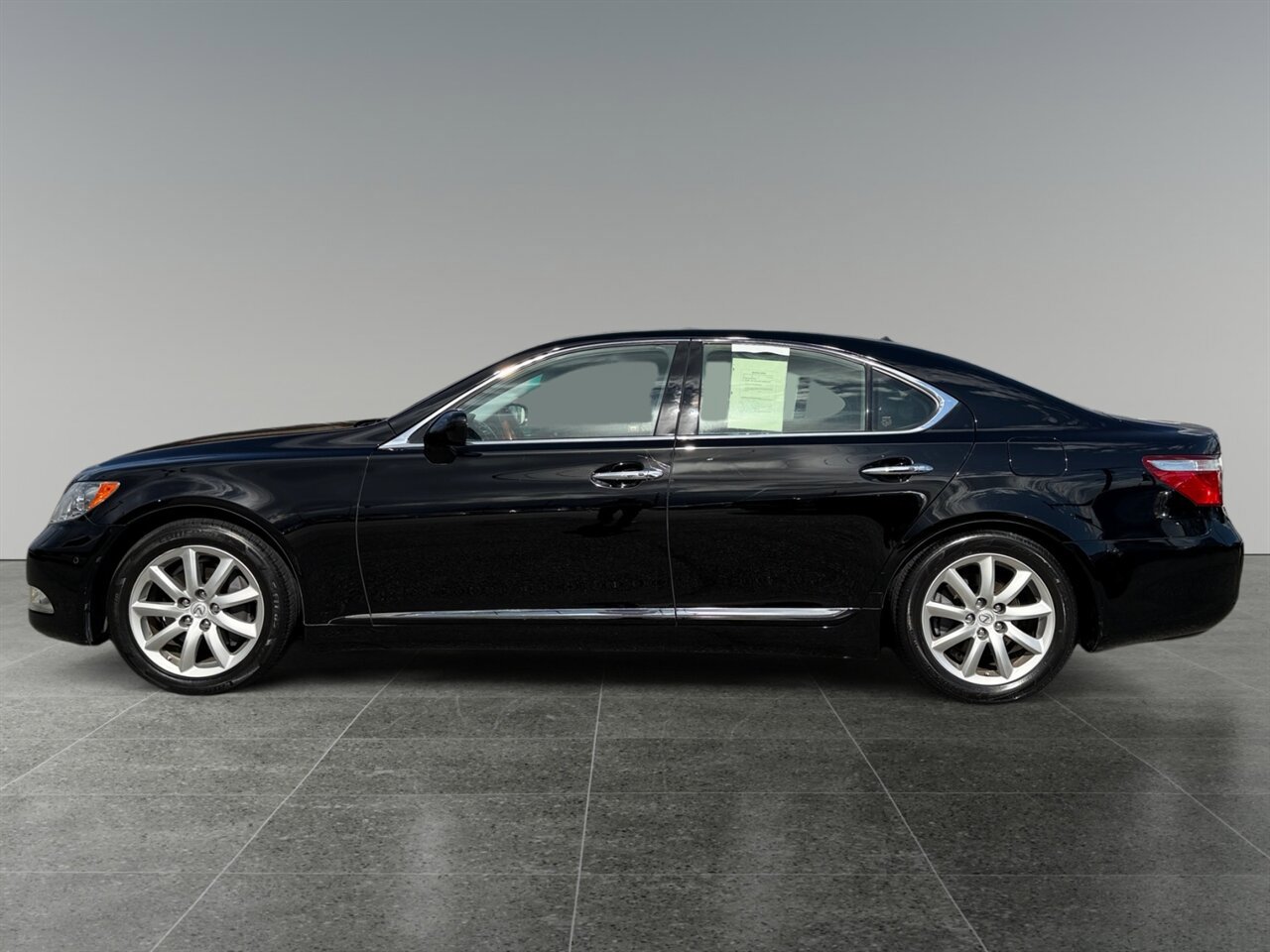 Used 2008 Lexus LS 460 RWD image 2