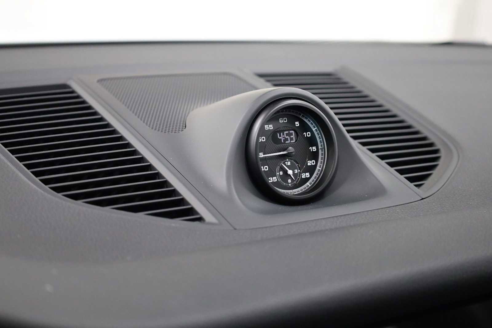 New 2026 Porsche Macan image 18