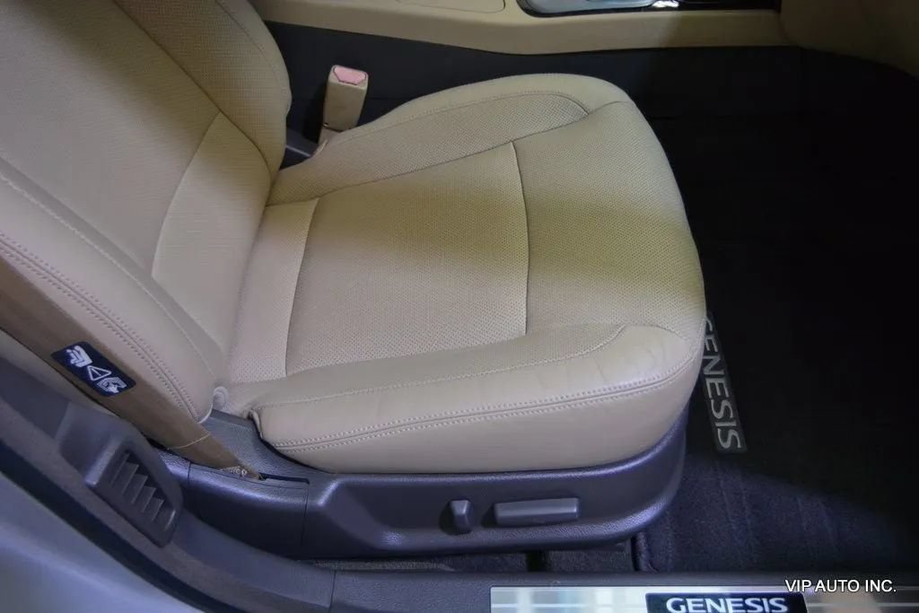 Used 2010 Hyundai Genesis 4.6 RWD image 16