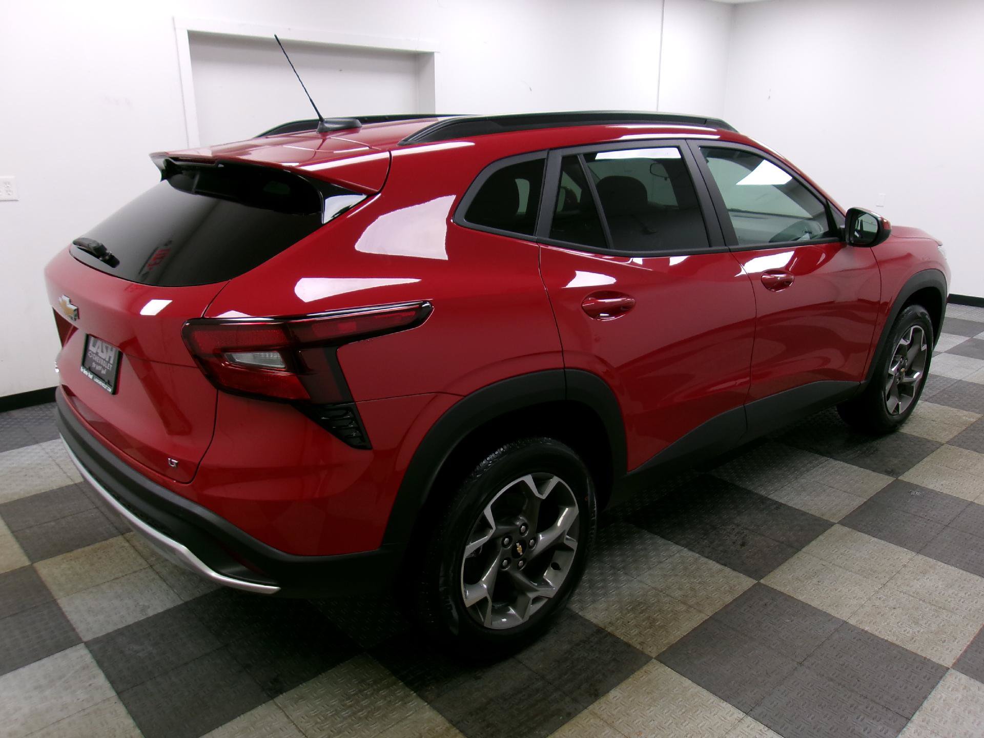 New 2026 Chevrolet Trax LT w/ Driver Confidence Package FWD image 4