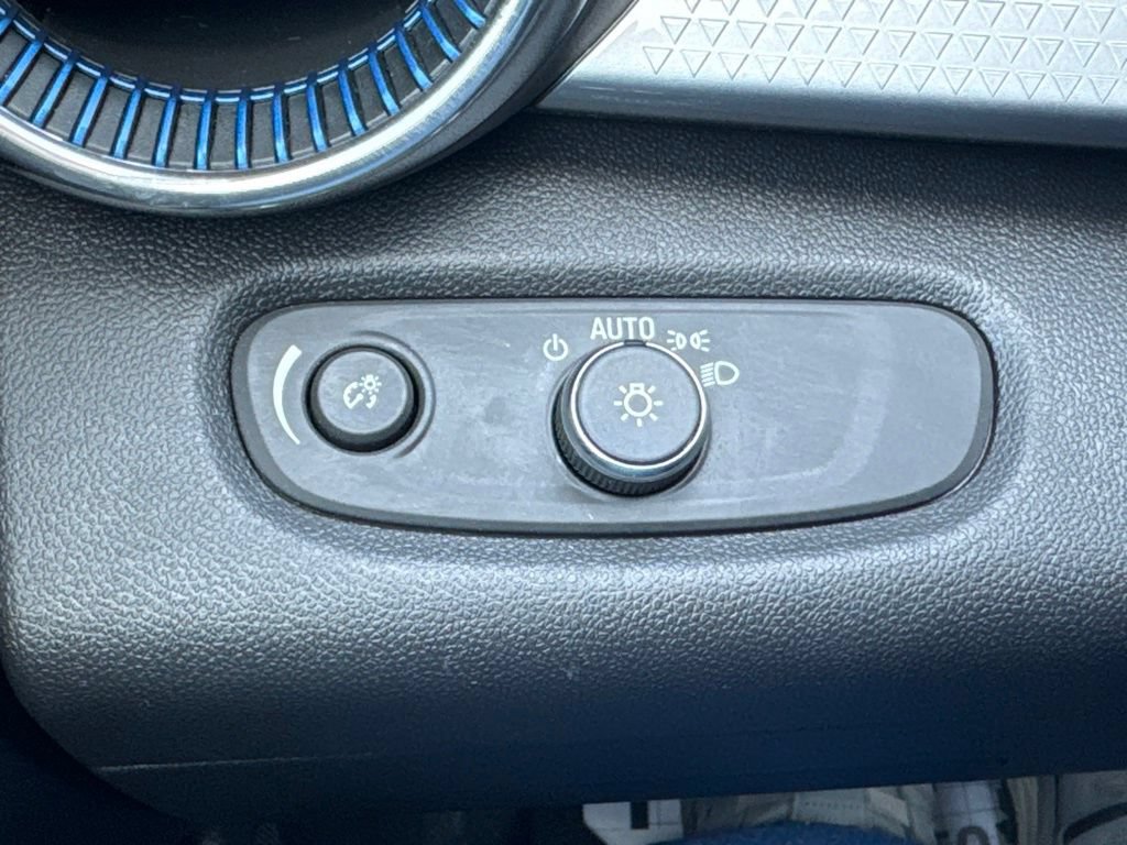 Used 2025 Chevrolet Trax LT FWD image 21