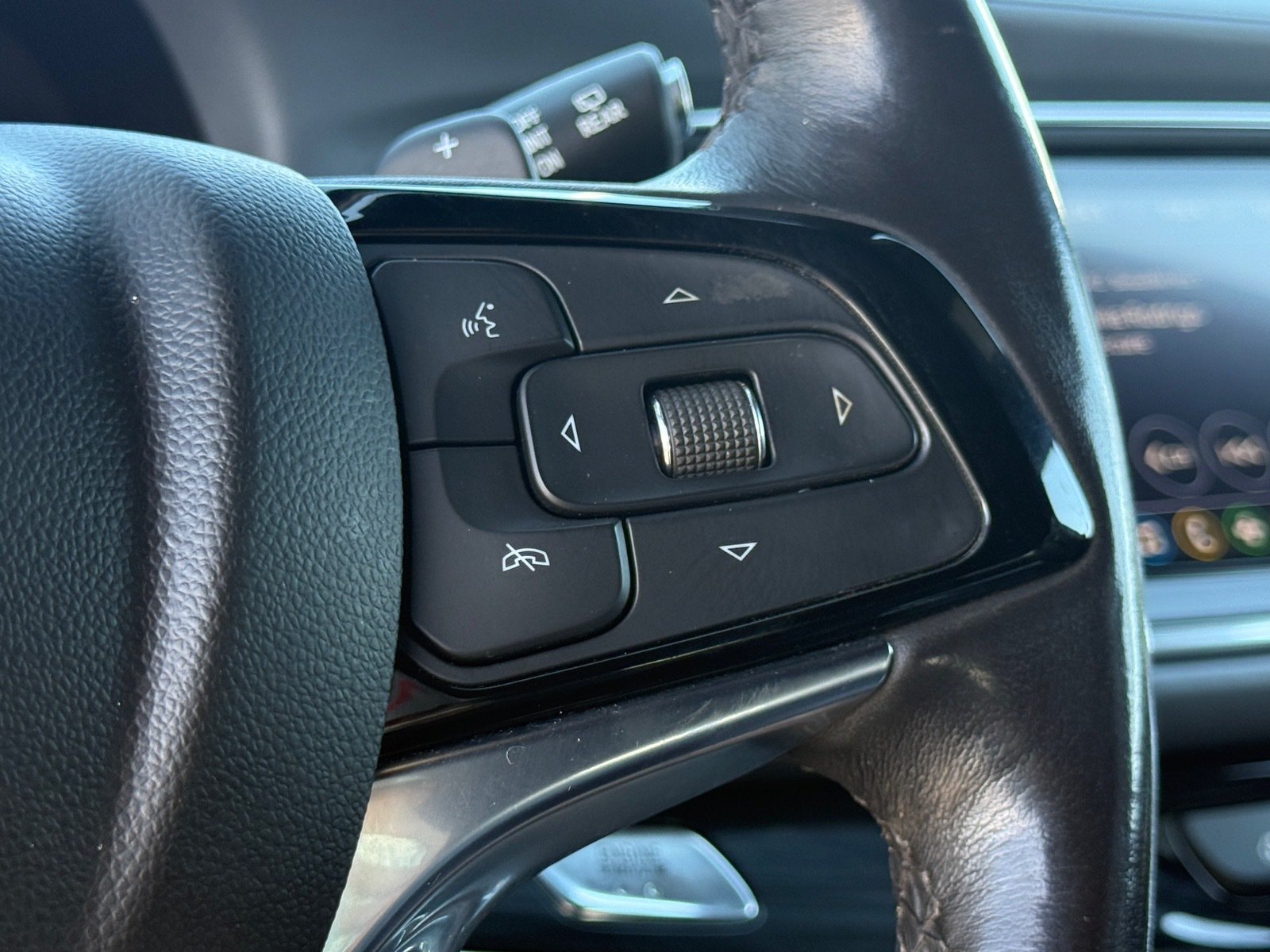 Used 2023 Buick Enclave Essence FWD image 14