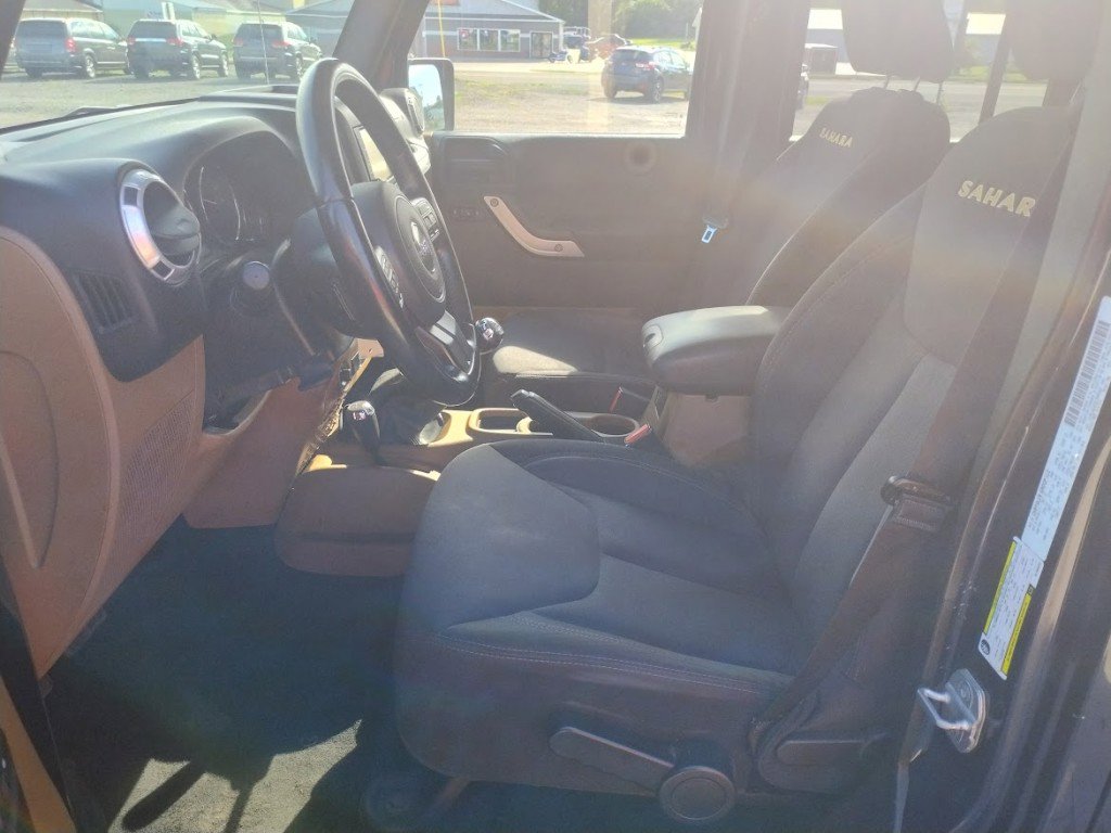 Used 2013 Jeep Wrangler Unlimited Sahara w/ Connectivity Group image 5