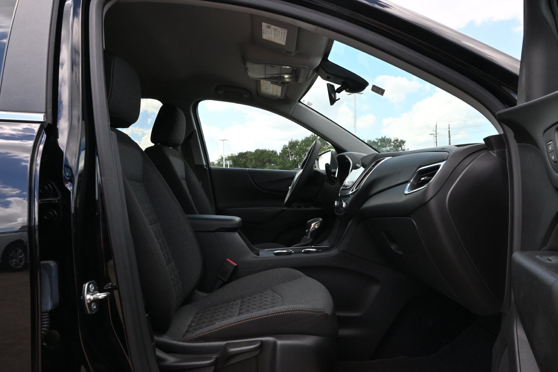 Used 2024 Chevrolet Equinox LT FWD image 24