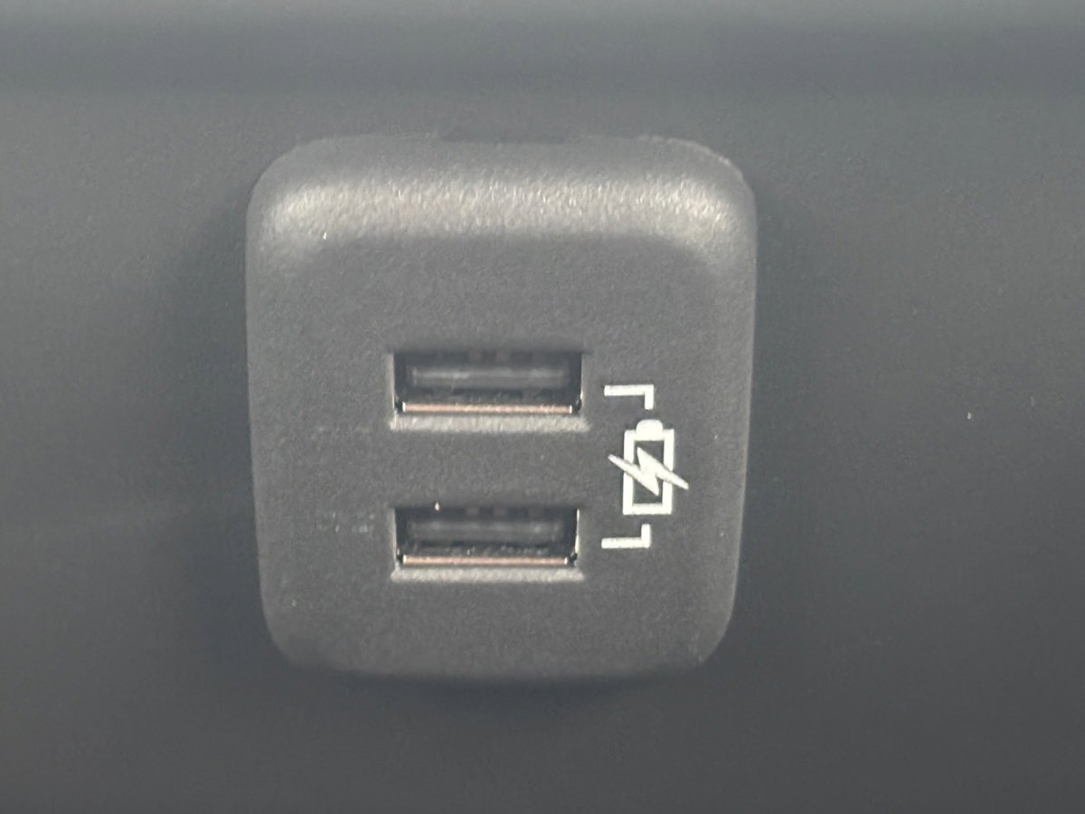 Used 2023 Buick Enclave Essence image 6