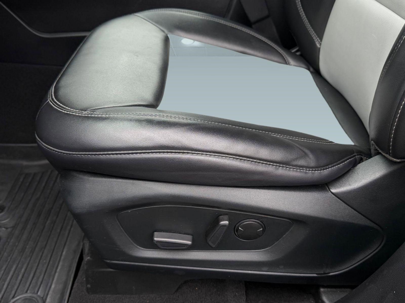 Used 2022 Ford Explorer XLT w/ Equipment Group 202A image 13