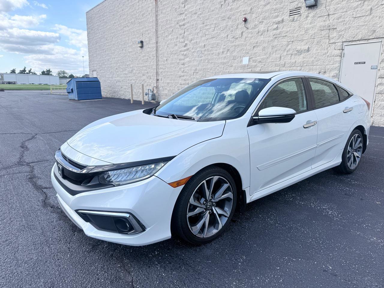 Used 2019 Honda Civic Touring image 1