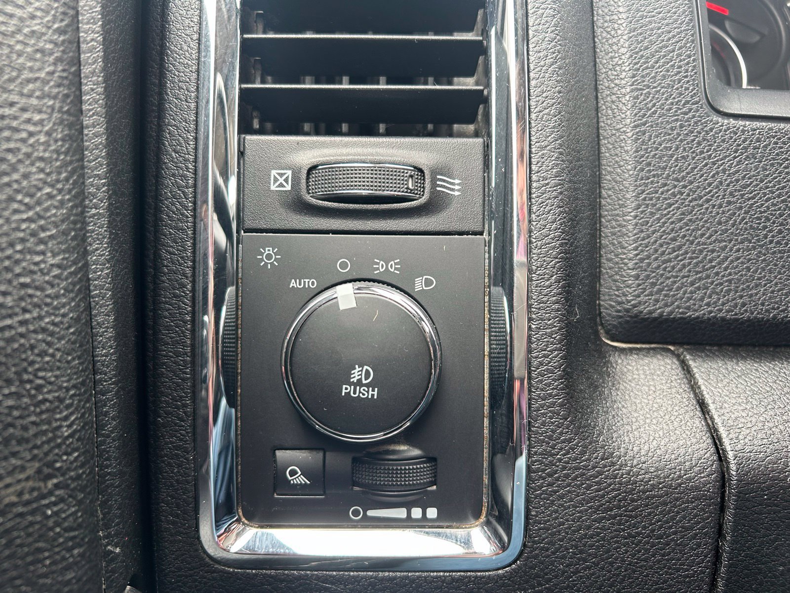 Used 2017 RAM 1500 Laramie AWD/4WD image 15