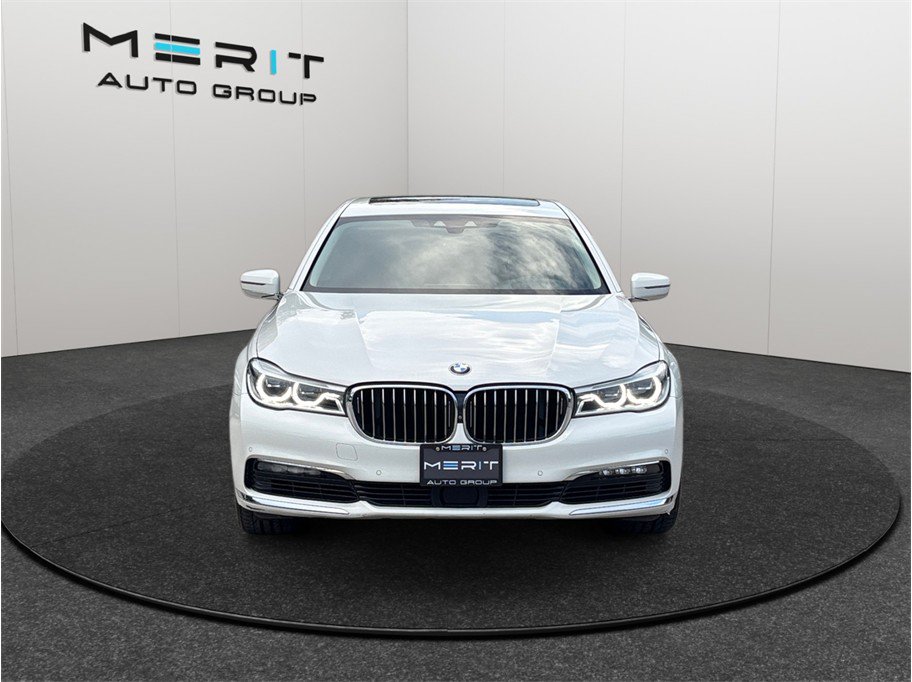 Used 2018 BMW 750i xDrive AWD/4WD image 3