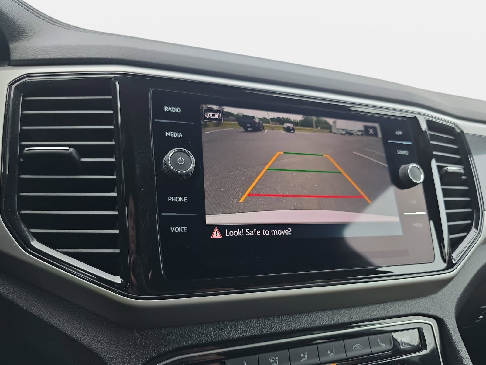 Used 2023 Volkswagen Atlas Cross Sport SE image 24