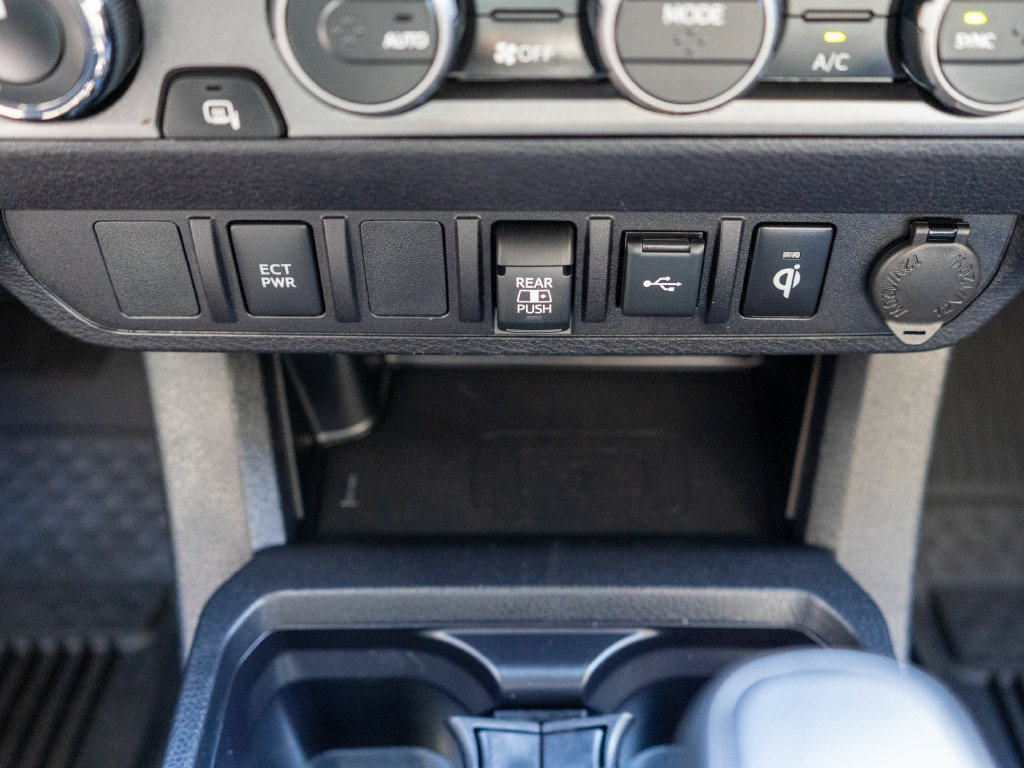 Used 2022 Toyota Tacoma TRD Off-Road AWD/4WD image 24
