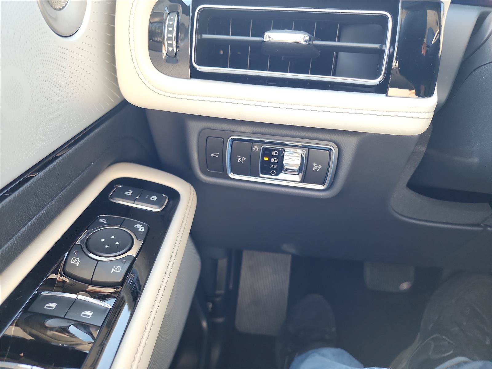 New 2026 Lincoln Aviator Reserve w/ Luxury Package RWD image 34