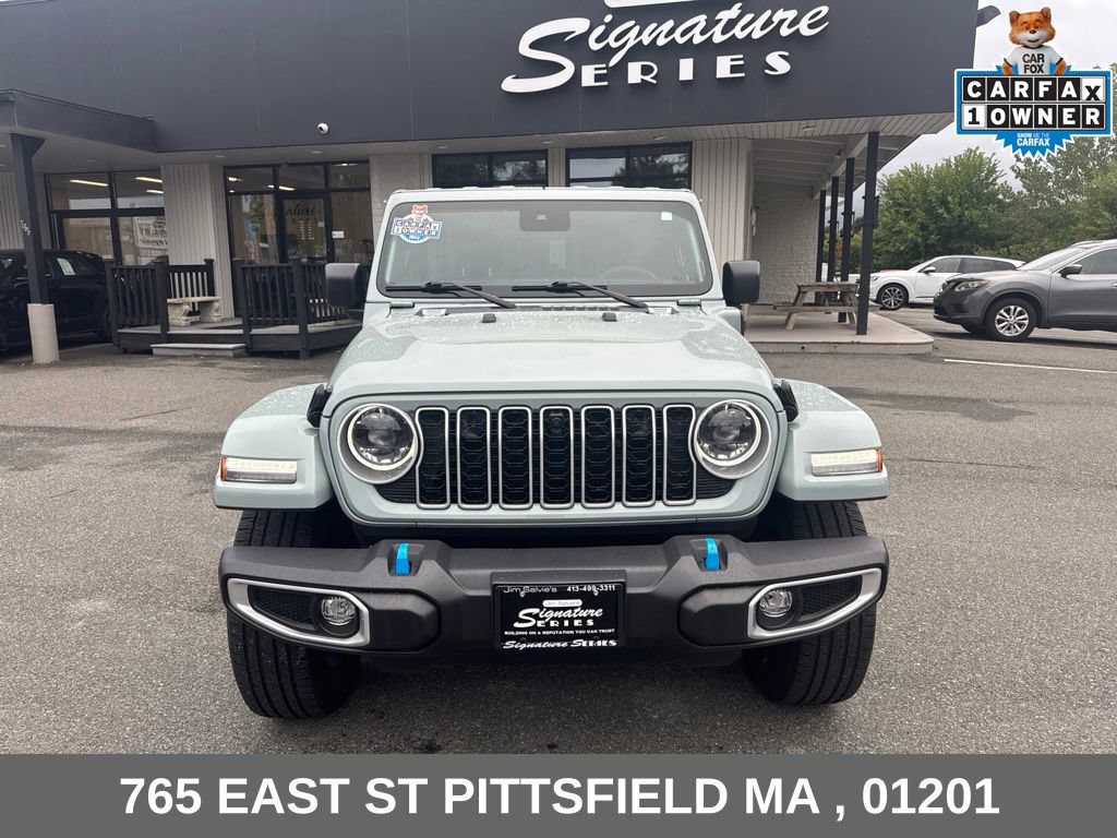 Used 2024 Jeep Wrangler Unlimited Sahara w/ Technology Group AWD/4WD image 2
