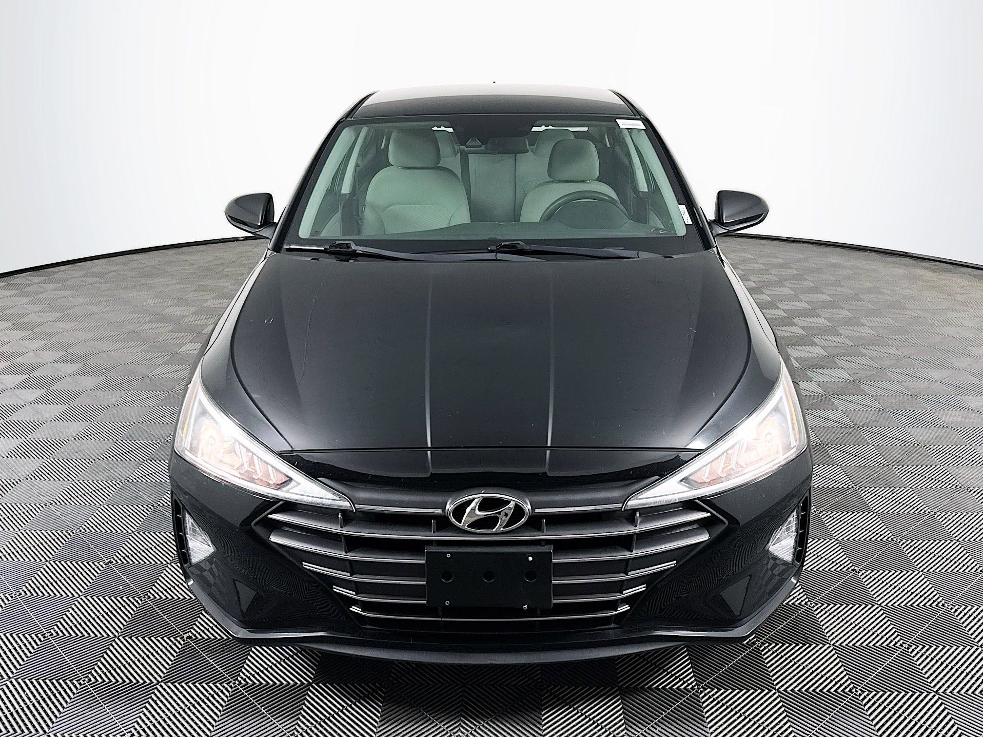Used 2019 Hyundai Elantra SEL image 2