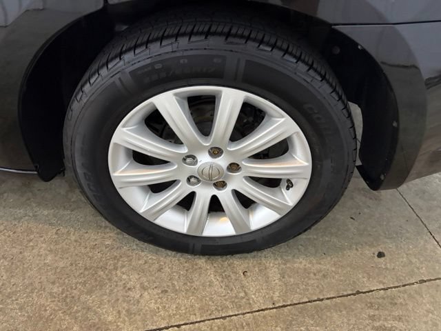 Used 2013 Chrysler 200 Limited FWD image 9