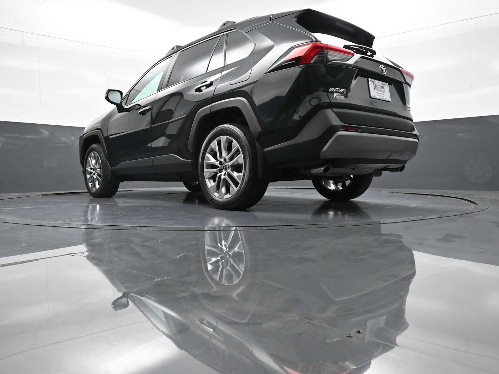Used 2022 Toyota RAV4 Limited AWD/4WD image 31