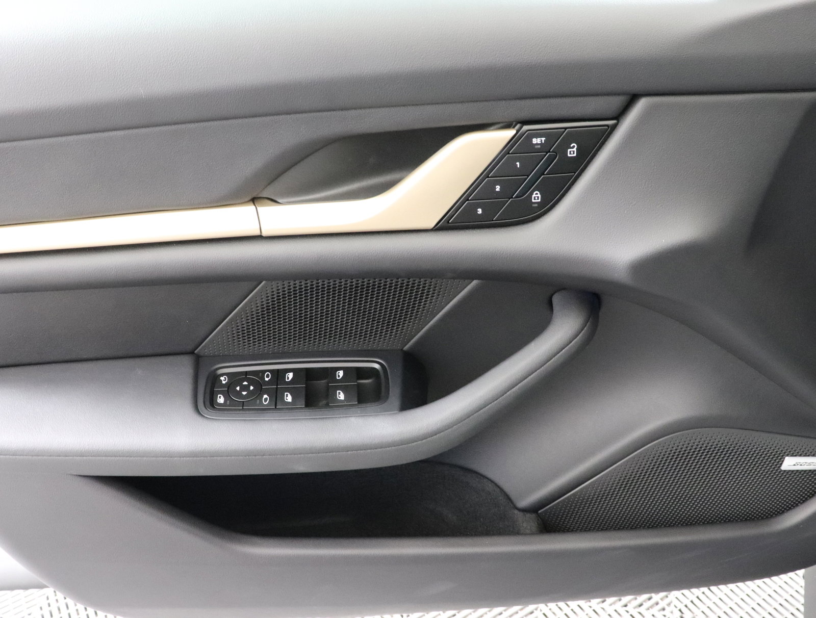 Used 2025 Porsche Taycan 4S image 25