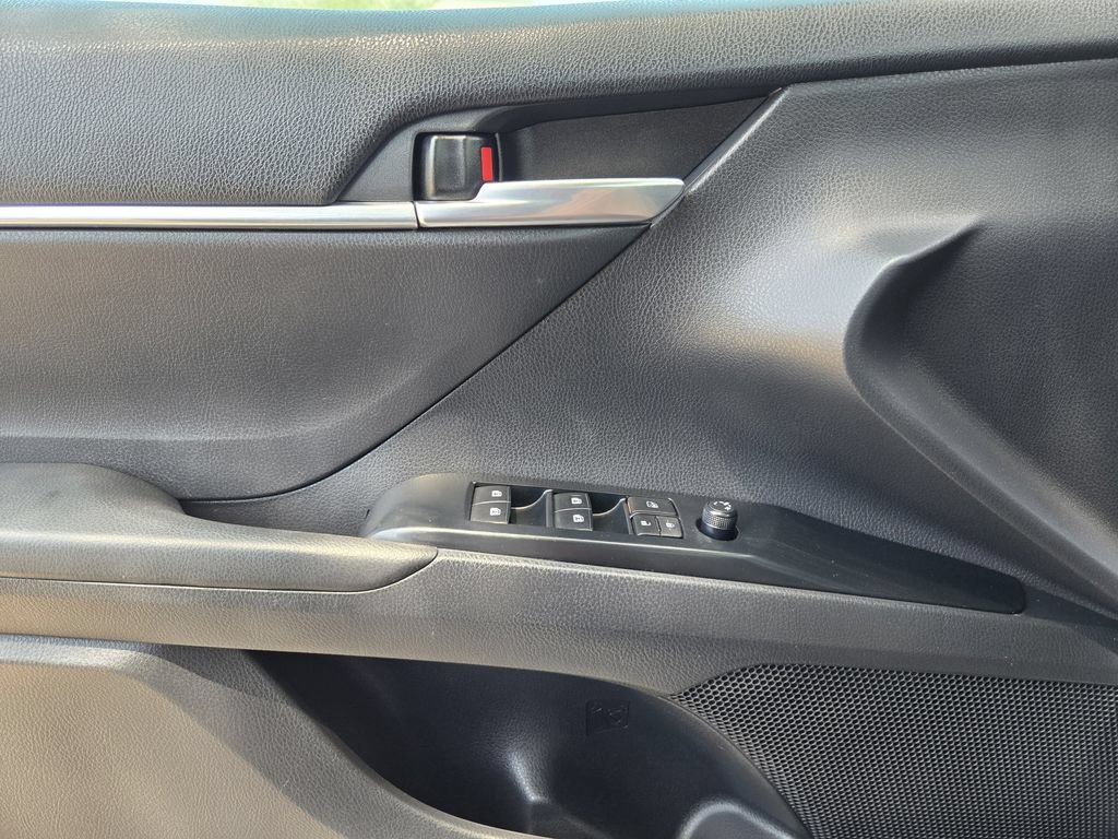 Used 2018 Toyota Camry SE w/ Audio Package FWD image 17