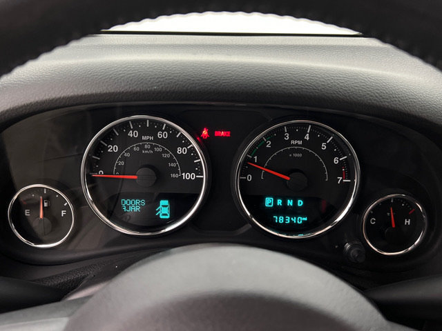 Used 2015 Jeep Wrangler Unlimited Sport w/ Connectivity Group AWD/4WD image 21