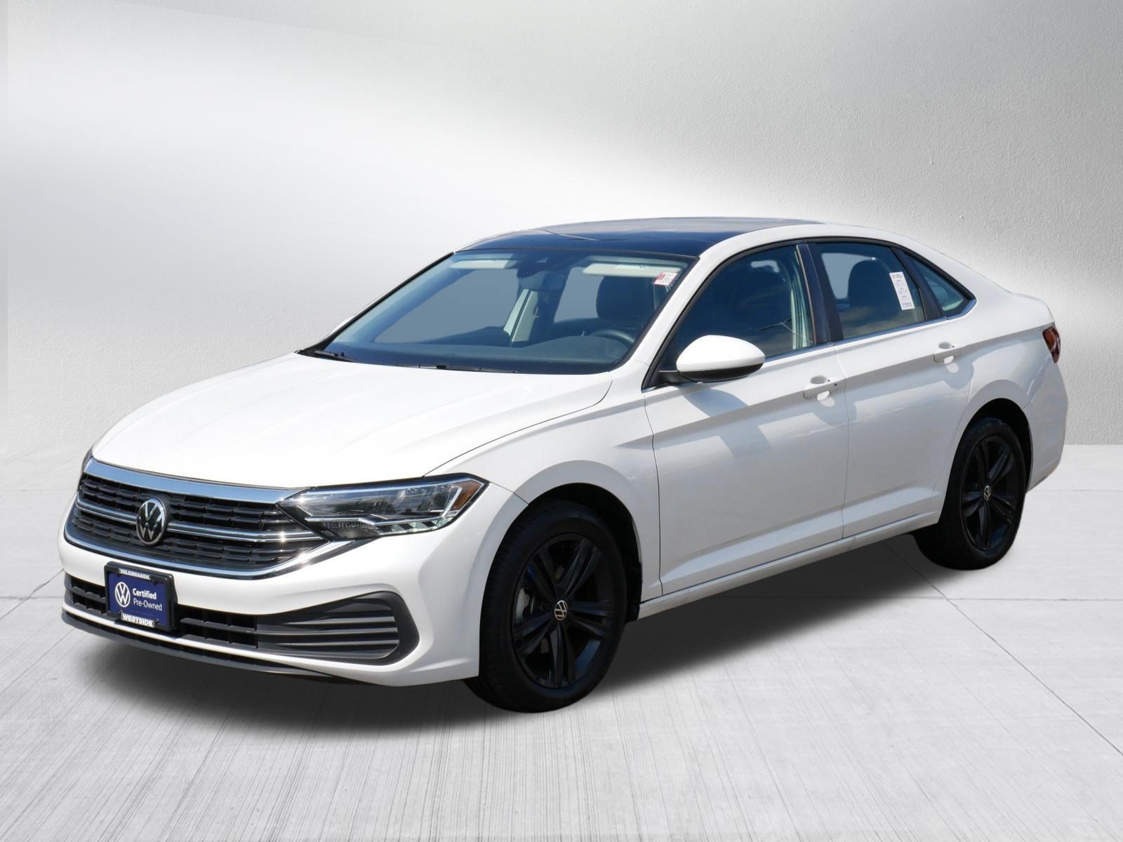 Certified 2023 Volkswagen Jetta SE w/ Panoramic Sunroof Package FWD image 3