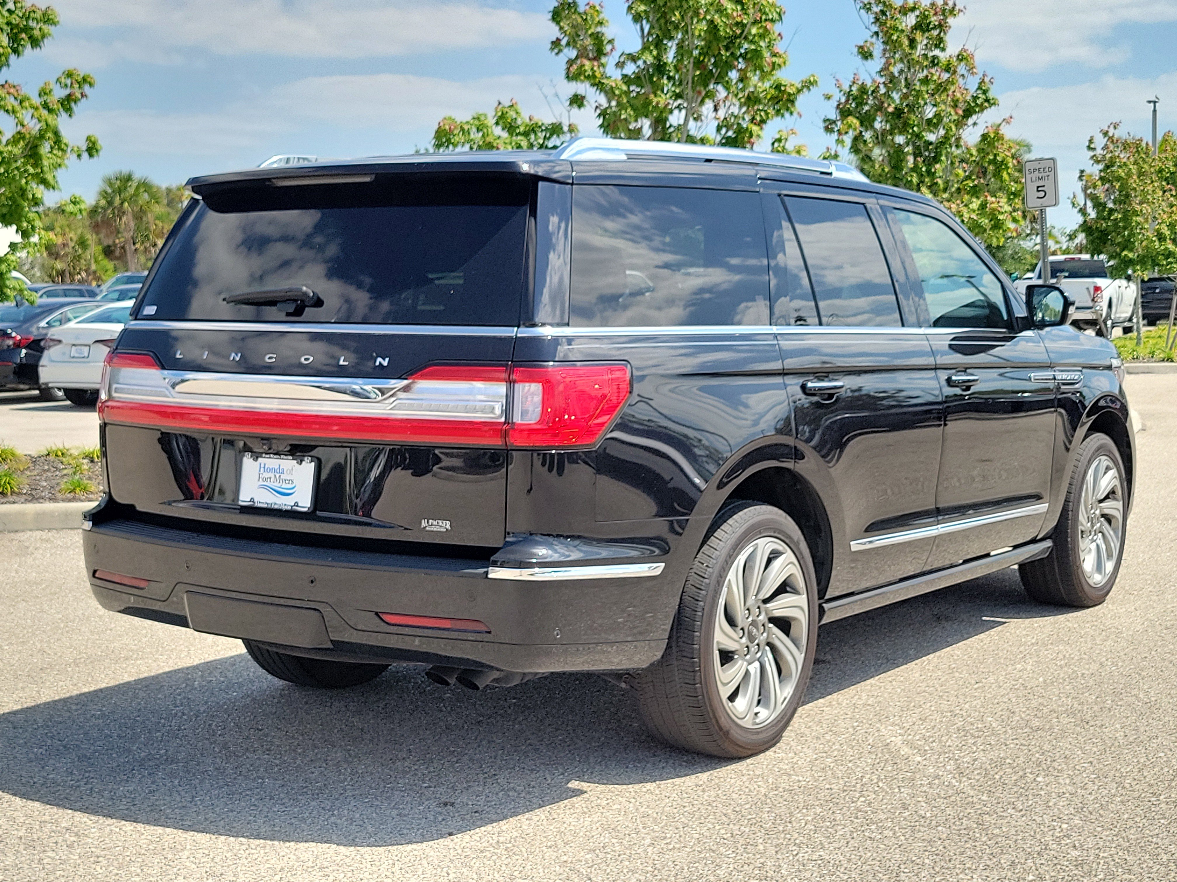 Used 2020 Lincoln Navigator Reserve w/ Equipment Group 208A Reserve image 6