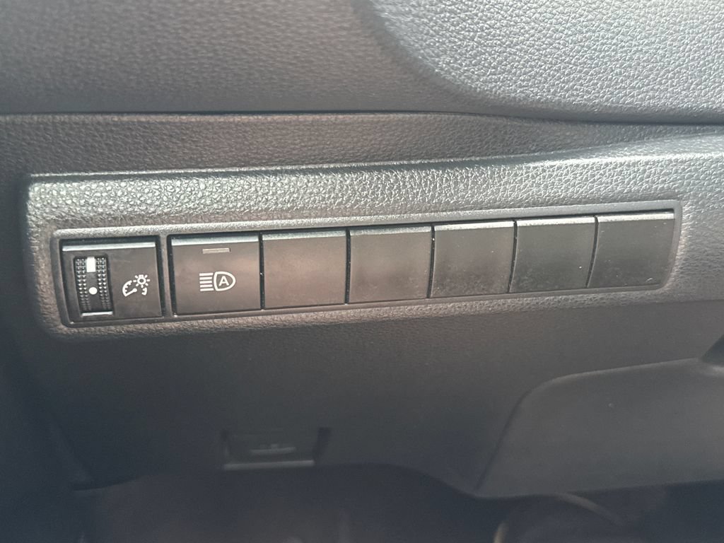 Used 2024 Toyota Corolla LE FWD image 33
