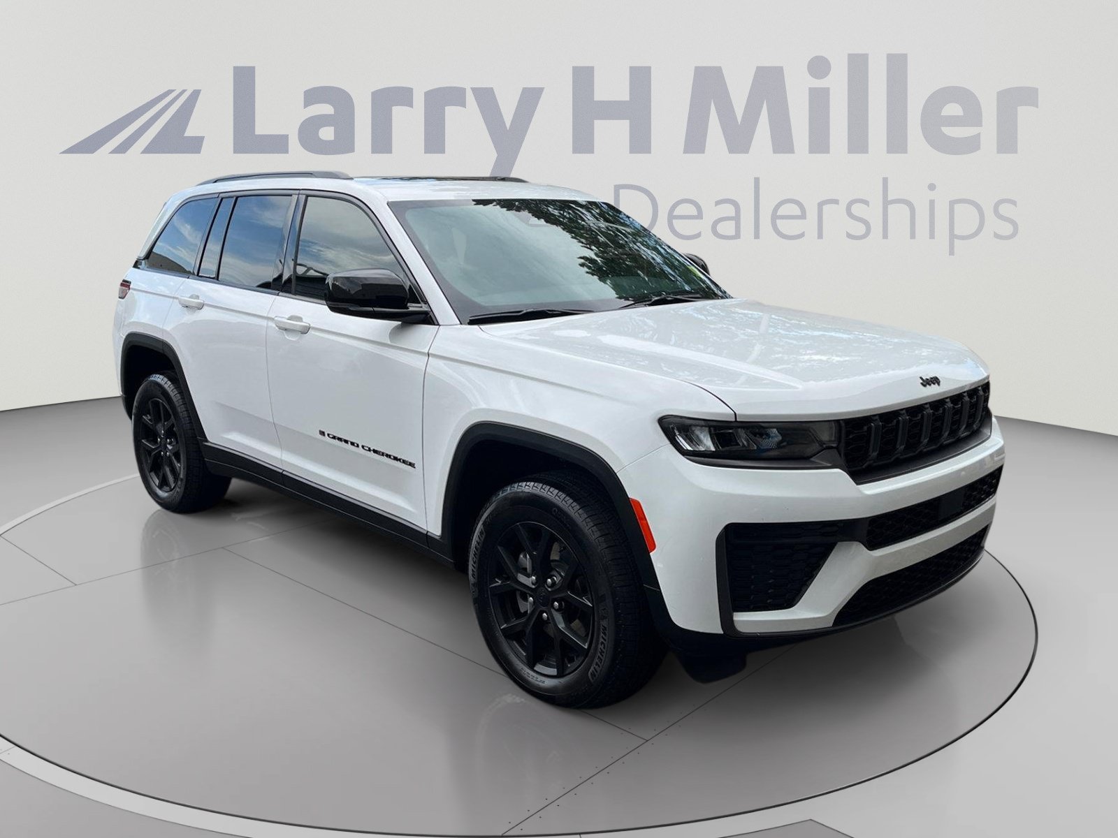Used 2026 Jeep Grand Cherokee Altitude AWD/4WD image 7