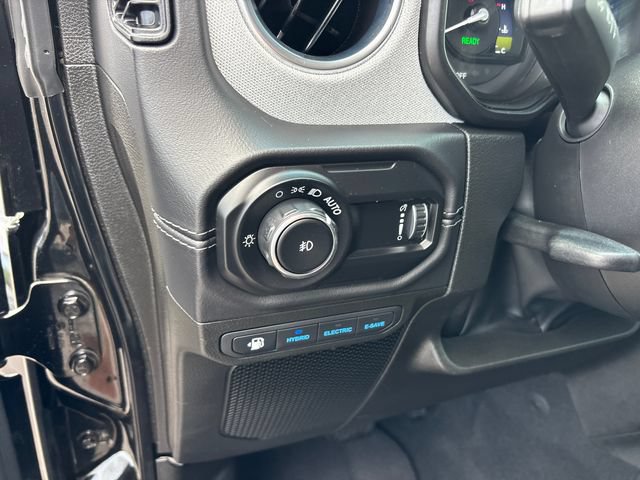 Used 2025 Jeep Wrangler Unlimited Sahara w/ Safety Group AWD/4WD image 16