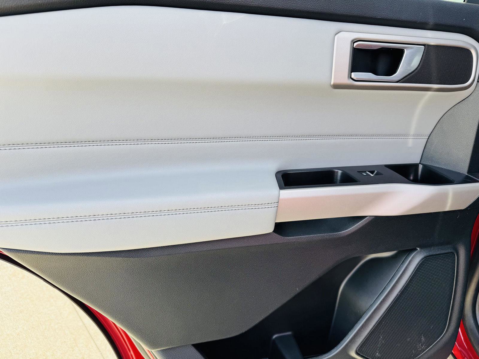 Used 2024 Ford Explorer XLT w/ Equipment Group 202A AWD/4WD image 27