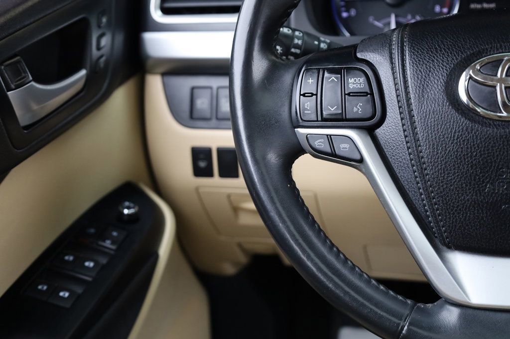 Used 2015 Toyota Highlander Limited image 32