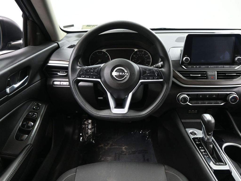 Used 2024 Nissan Altima 2.5 SV image 16