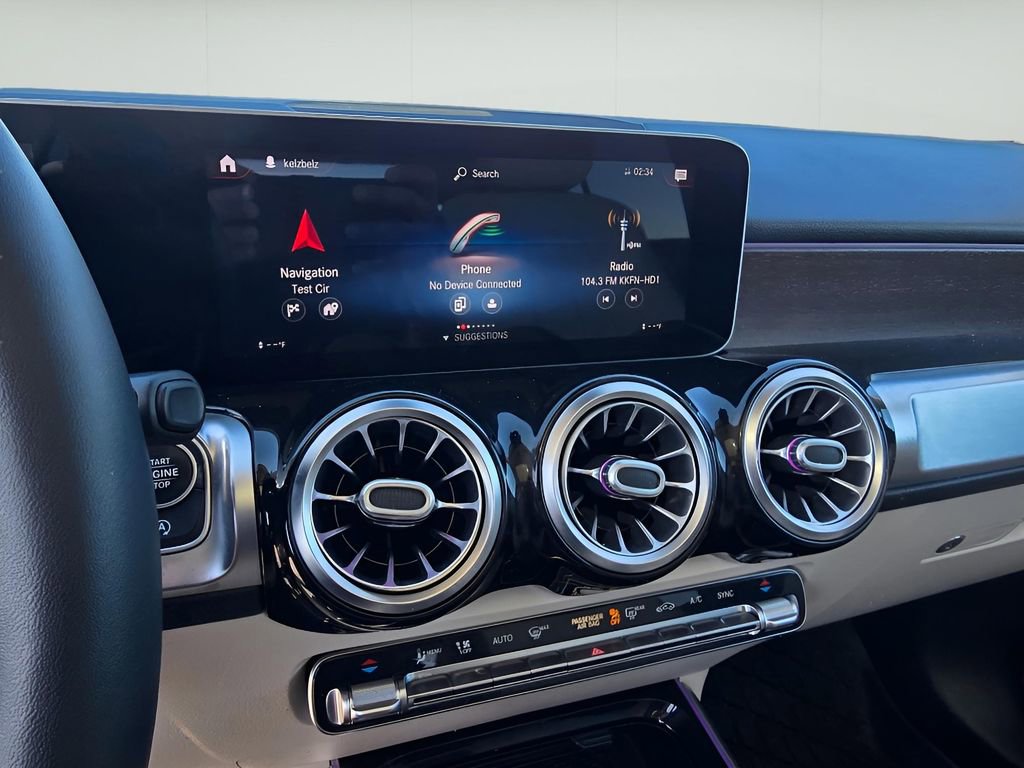 Used 2021 Mercedes-Benz GLB 250 4MATIC w/ Premium Package image 21