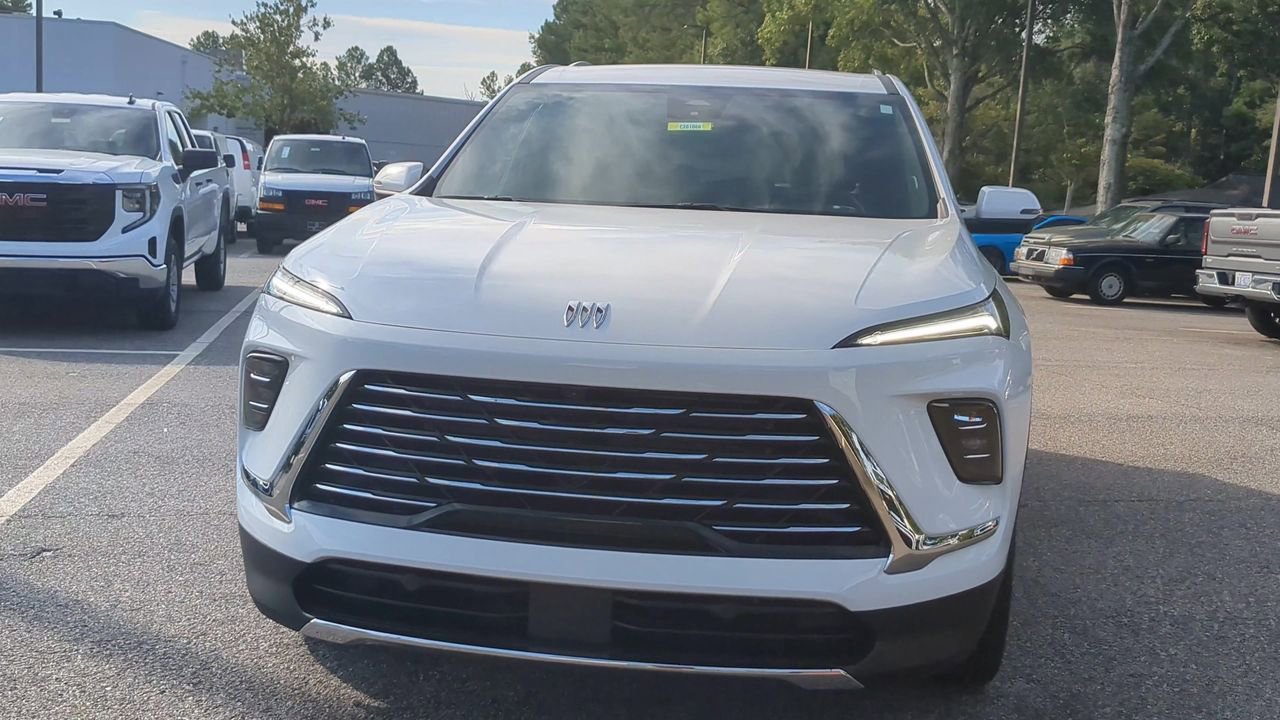 Used 2025 Buick Enclave Preferred w/ Power Package image 3