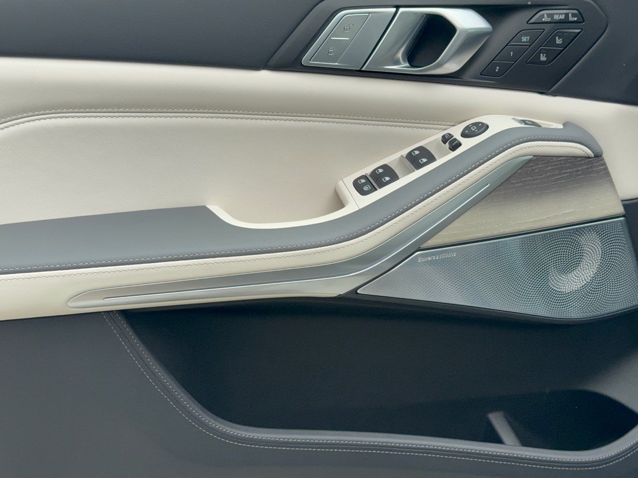New 2027 BMW X7 M60i AWD/4WD image 14