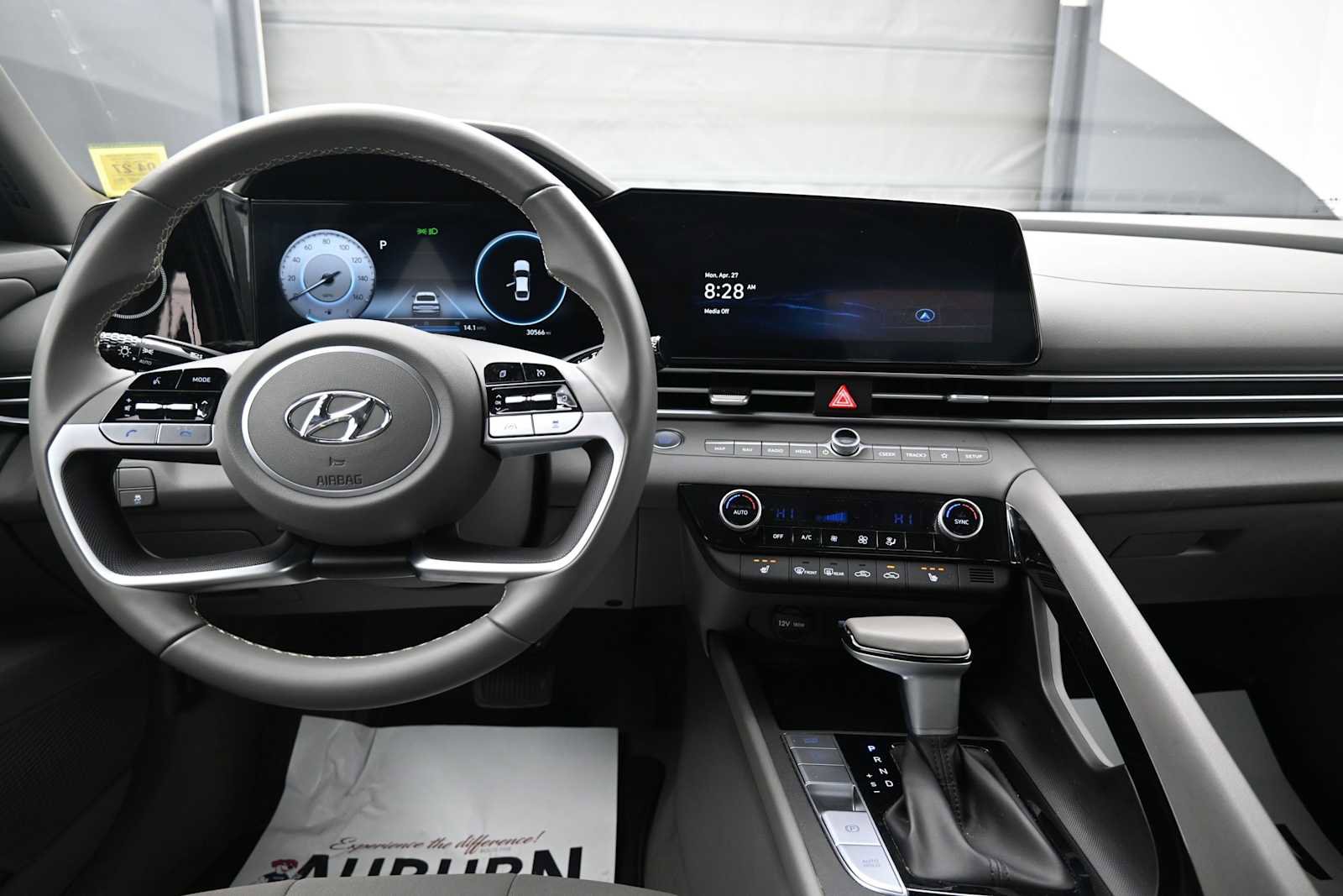 Used 2023 Hyundai Elantra SEL w/ Convenience Package FWD image 12