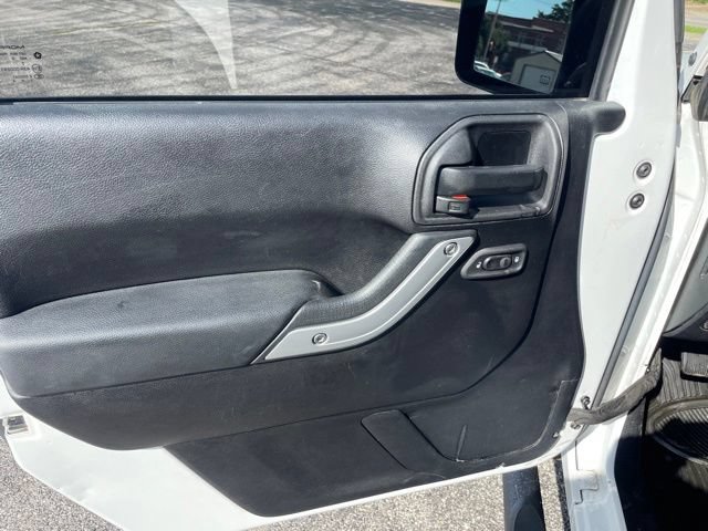 Used 2014 Jeep Wrangler Rubicon w/ Power Convenience Group AWD/4WD image 9