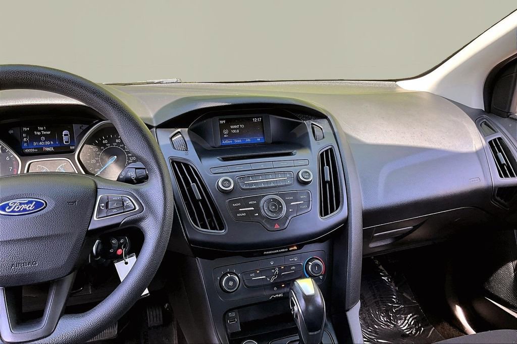 Used 2016 Ford Focus SE w/ SE Power Seat Package image 9