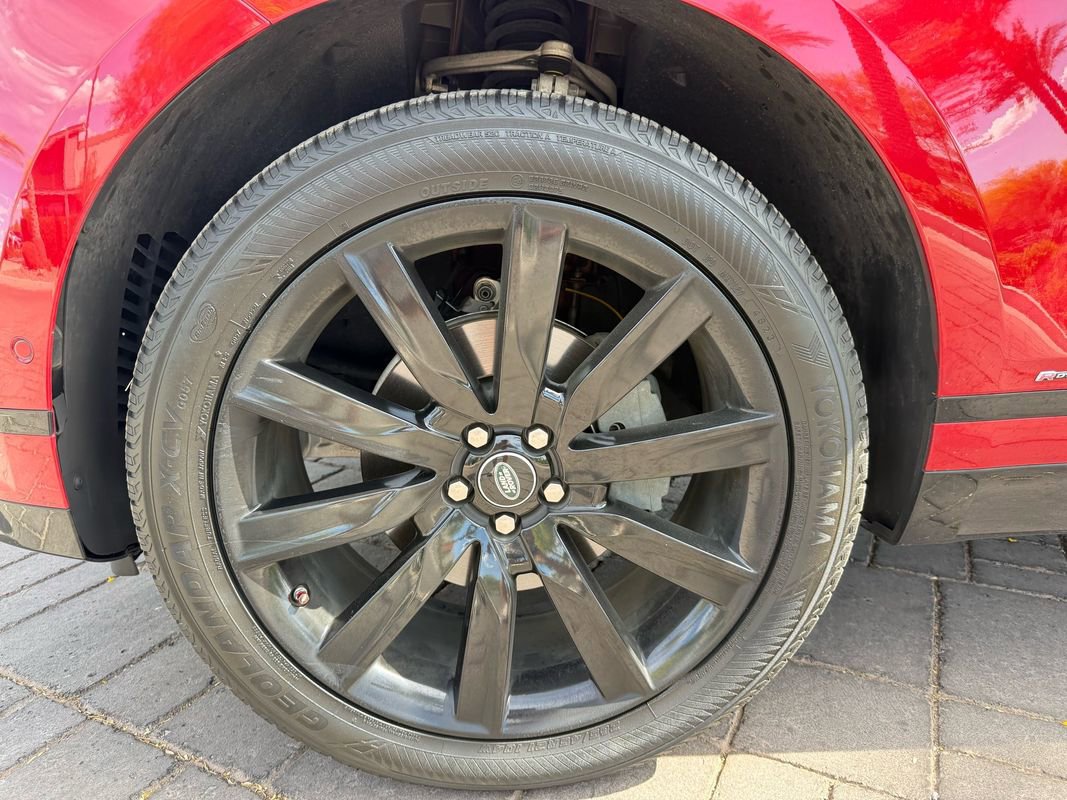 Used 2019 Land Rover Range Rover Velar R-Dynamic SE image 12