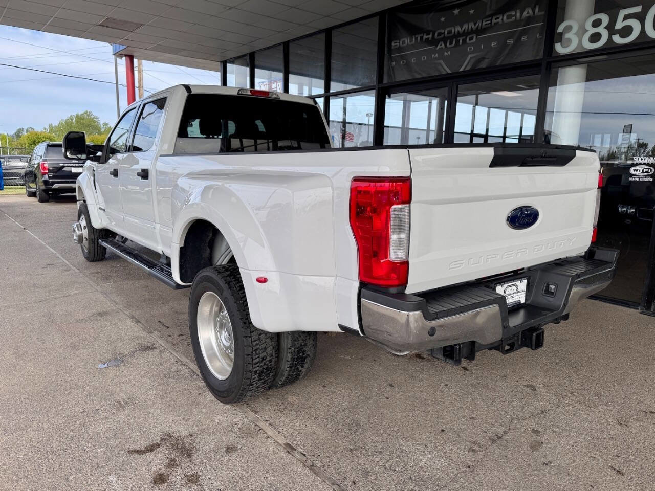 Used 2019 Ford F450 XLT w/ XLT Value Package AWD/4WD image 3