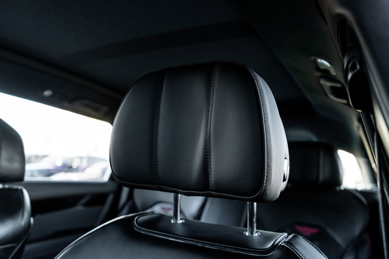 Used 2023 Bentley Bentayga Extended Wheelbase image 25