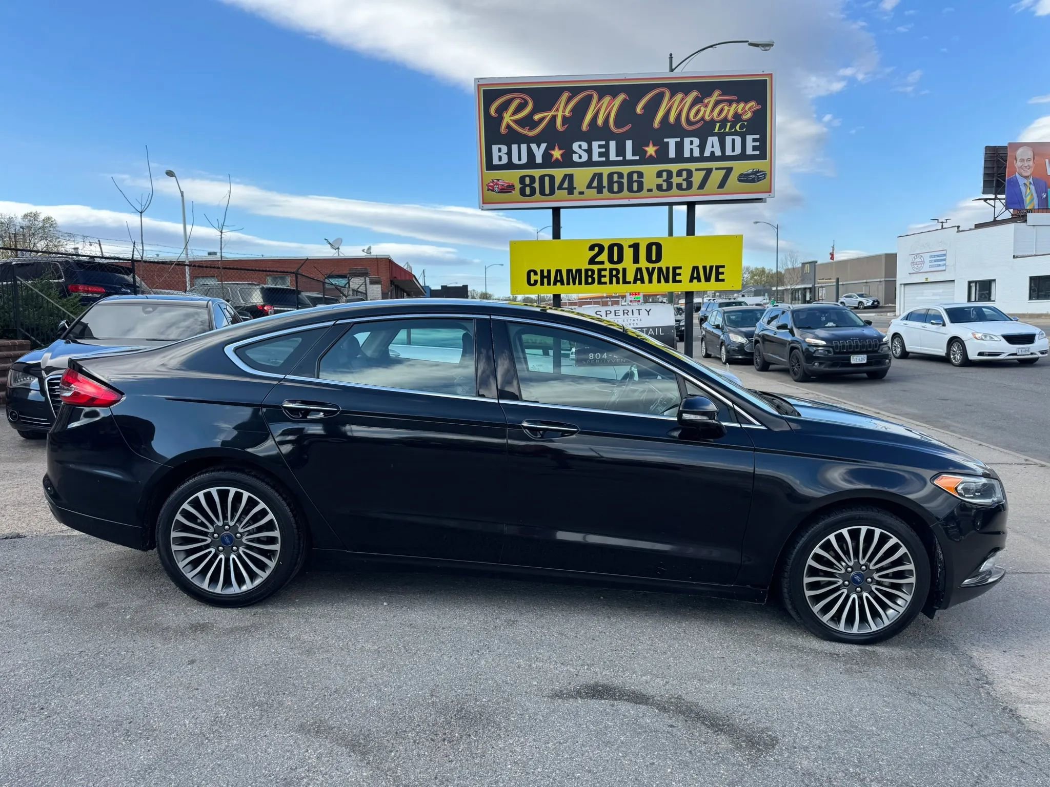 Used 2017 Ford Fusion SE w/ Fusion SE Technology Package image 3