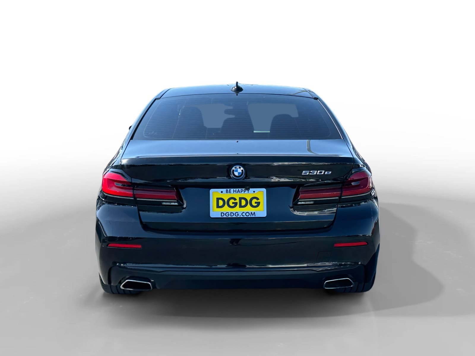 Used 2023 BMW 530e w/ Convenience Package RWD image 4